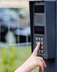 Автоматические ворота и шлагбаумы на въездах/выезда 